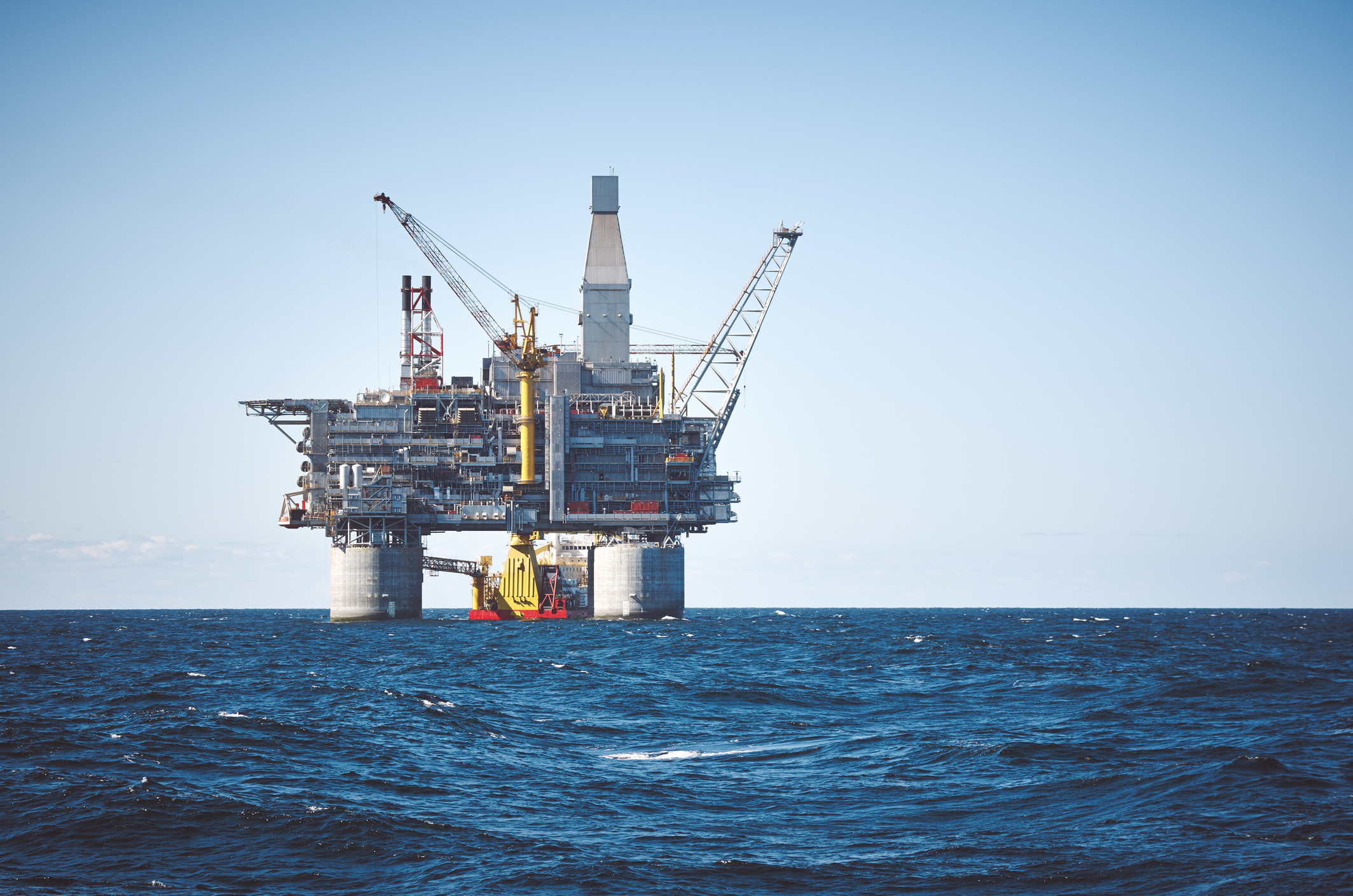 Oil rig sea - Corruption, Crime & Compliance